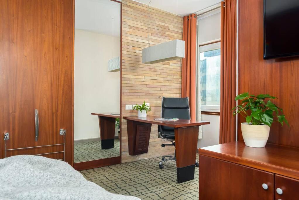 Central Modern City Escape Apartment! Le Cap Extérieur photo