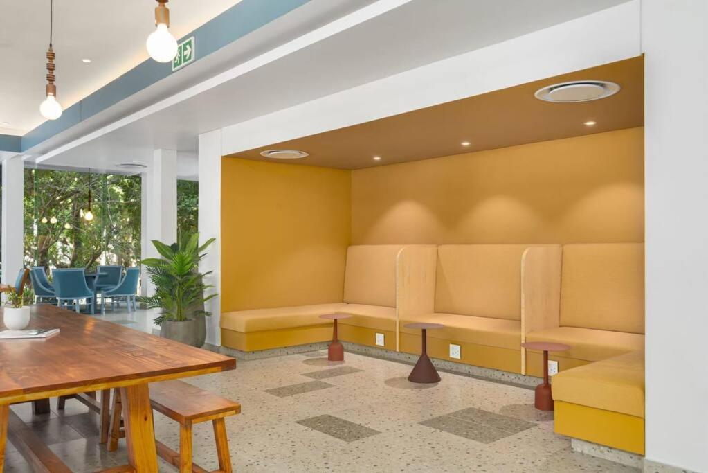 Central Modern City Escape Apartment! Le Cap Extérieur photo