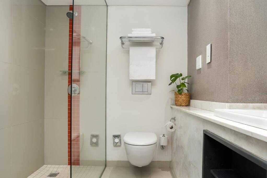 Central Modern City Escape Apartment! Le Cap Extérieur photo